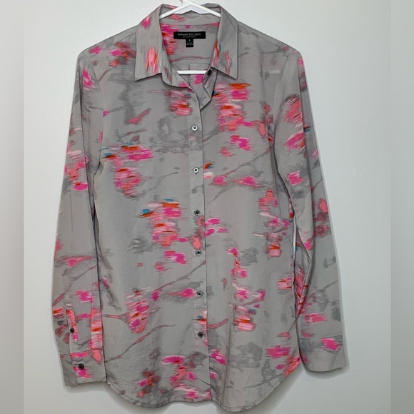 Banana Republic Tops - Banana Republic Wrinkle Free Button Down Pink Grey Size Small